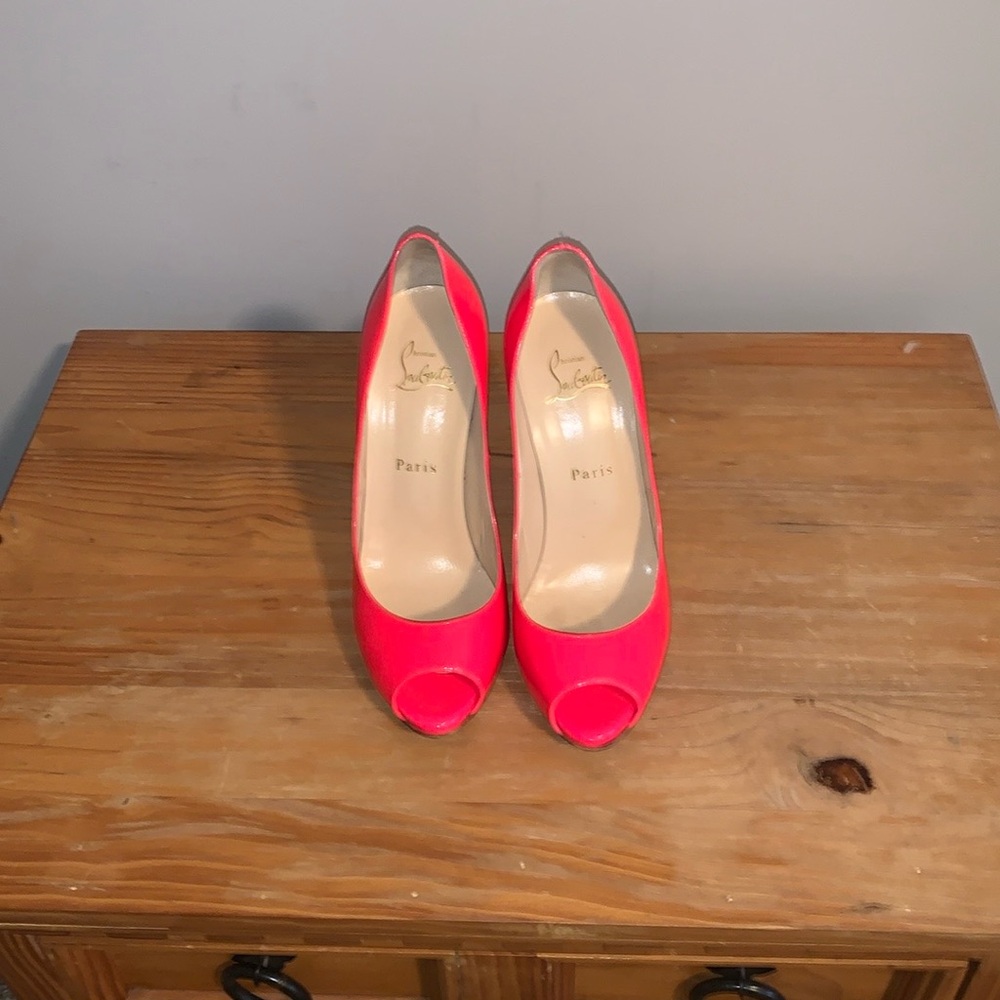 COPY - GORGEOUS PINK PATENT OPEN TOE PUMPS BY LOUBOUTIN